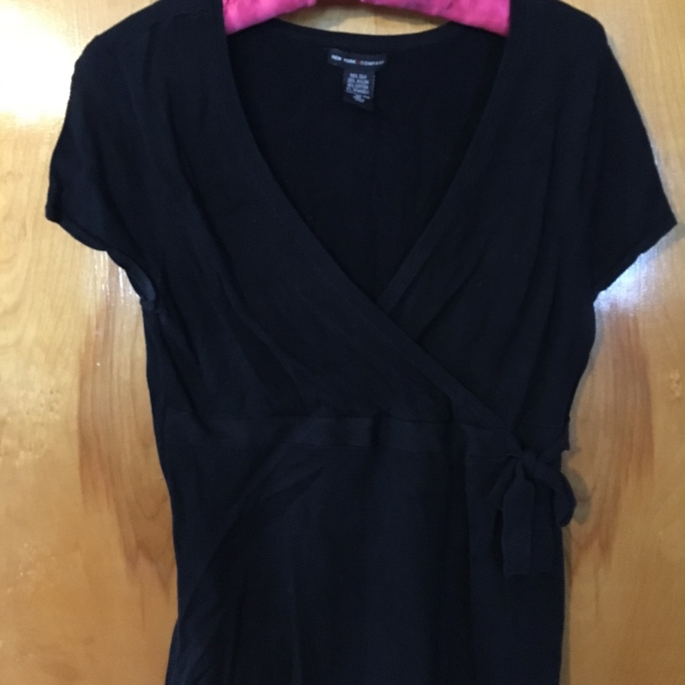 Pseudo wrap short sleeved sweater